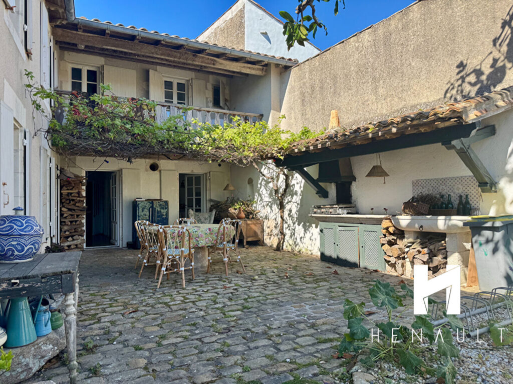 Maison La Couarde Sur Mer 8 pièce(s) 227 m2